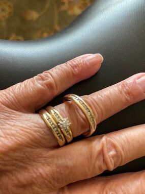 Ladie's & Men's 3 piece Wedding set with diamonds in 10 carat gold.
